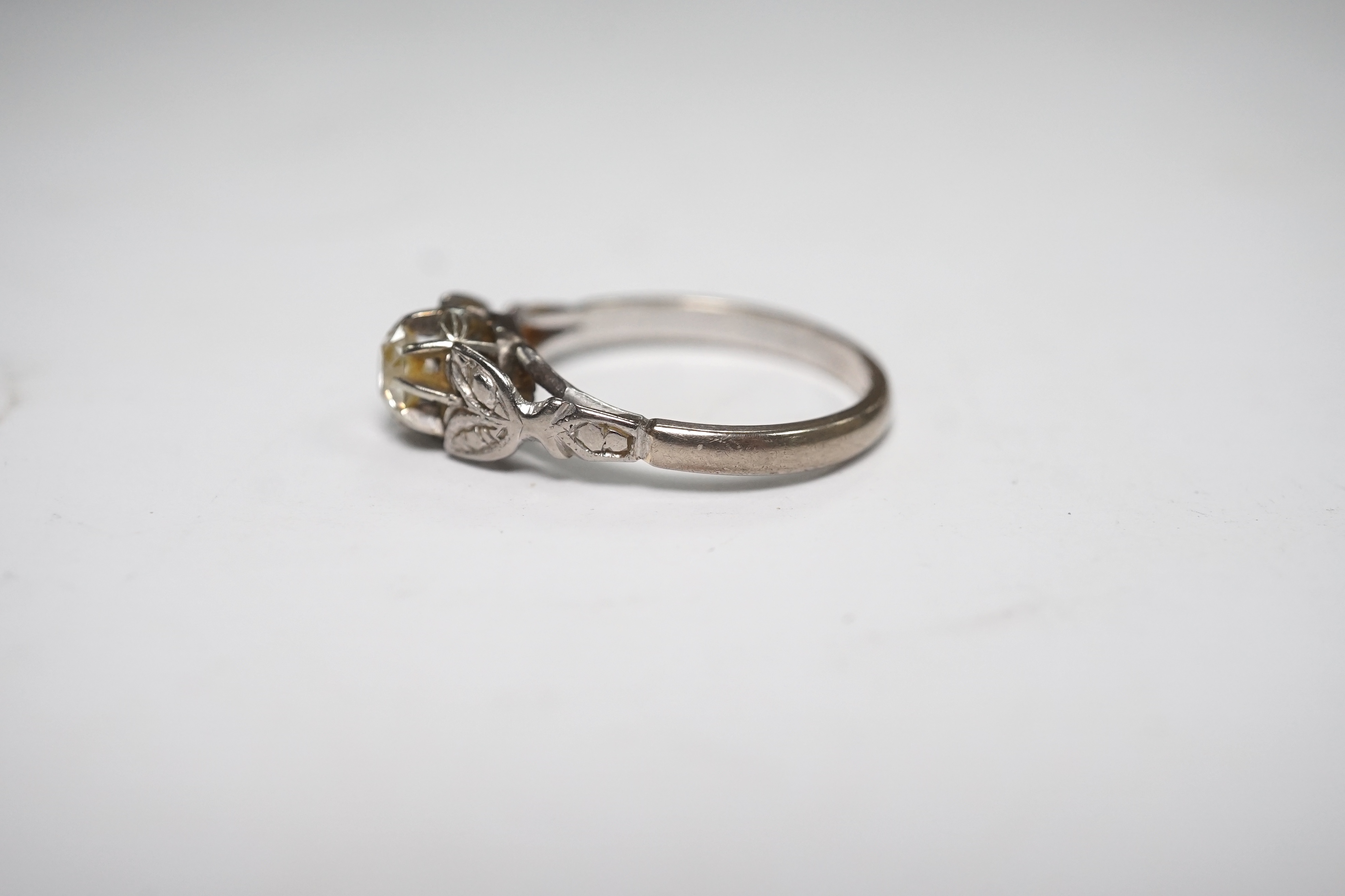 An 18ct white metal and cushion cut solitaire diamond ring, size N/O, gross weight 2.6 grams. Condition - fair